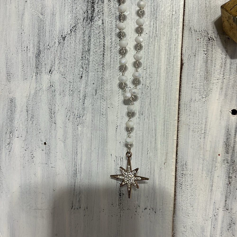 Elegant Pearl and Gold Star Necklace - Picture 3 of 3
